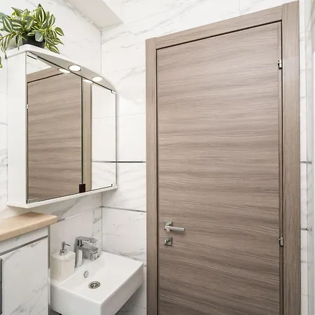 Dolores With Terrace & Jacuzzi 아파트