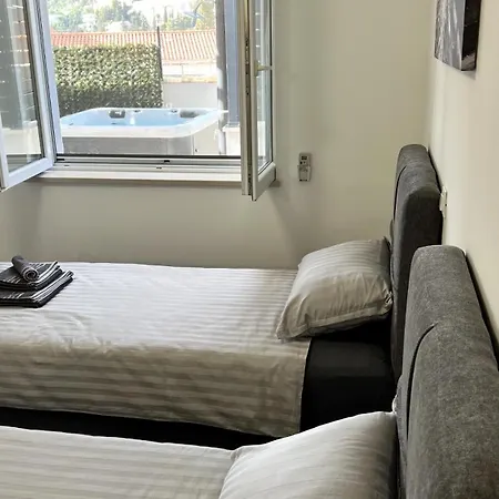 Dolores With Terrace & Jacuzzi 아파트 두브로브니크