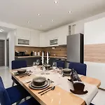 Dolores With Terrace & Jacuzzi Apartament *