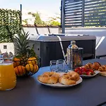 Dolores With Terrace & Jacuzzi Apartament