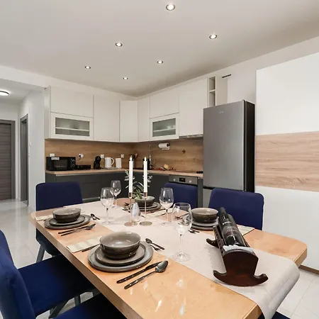 Dolores With Terrace & Jacuzzi Apartment *