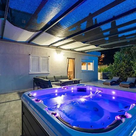 Apartment Dolores With Terrace & Jacuzzi