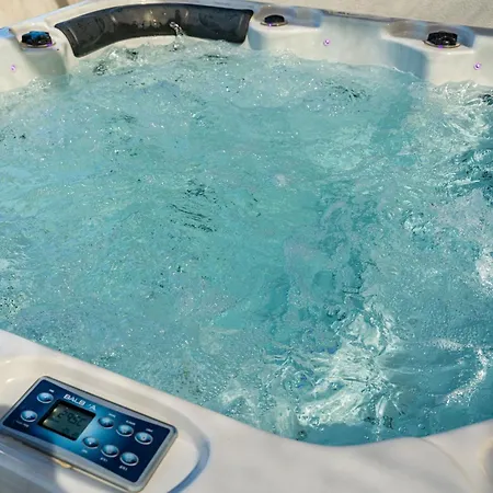 Dolores With Terrace & Jacuzzi