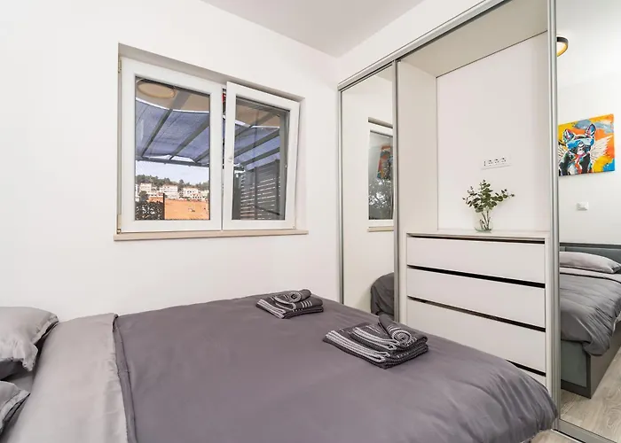 Dolores With Terrace & Jacuzzi شقة *