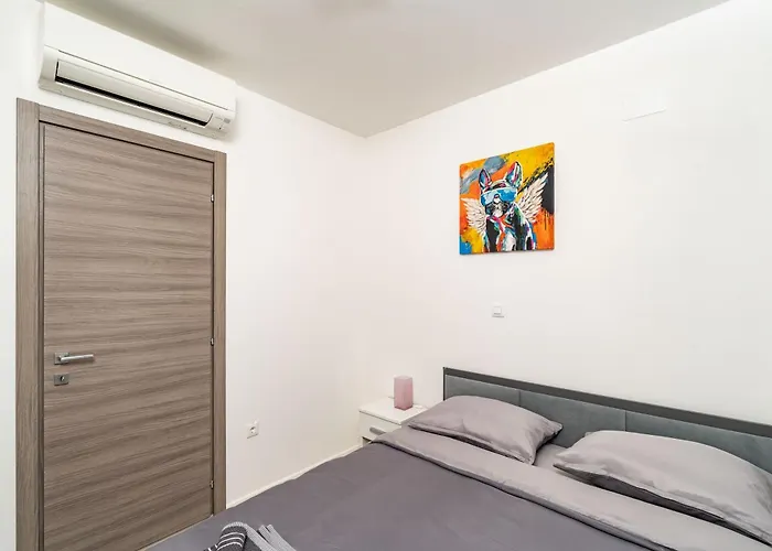 Dolores With Terrace & Jacuzzi *