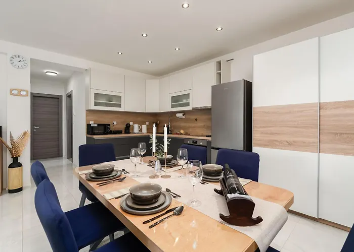 Dolores With Terrace & Jacuzzi شقة *