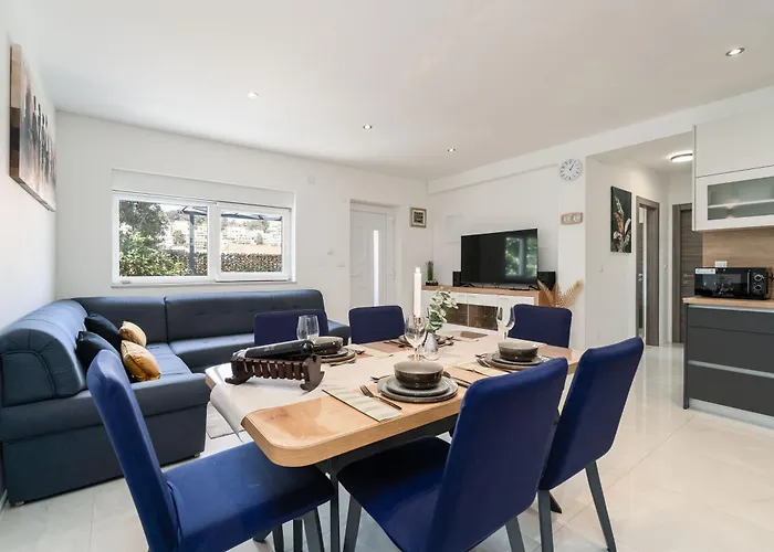 شقة Dolores With Terrace & Jacuzzi *