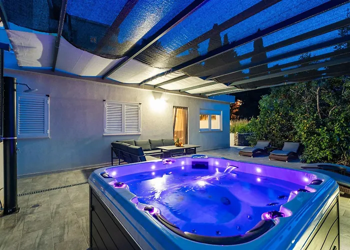 شقة Dolores With Terrace & Jacuzzi