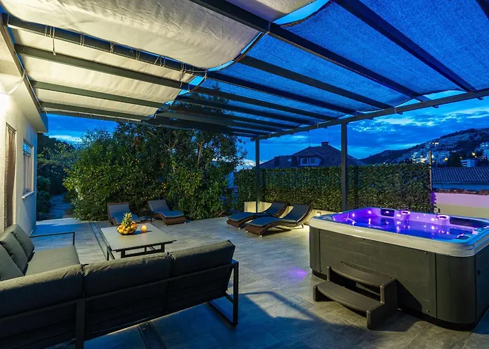 شقة Dolores With Terrace & Jacuzzi دوبروفينك