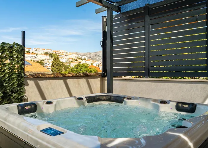 Dolores With Terrace & Jacuzzi *