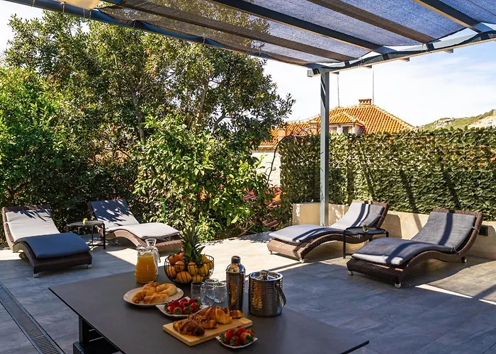 Dolores With Terrace & Jacuzzi دوبروفينك