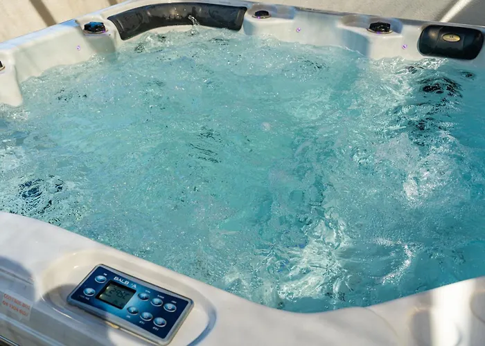 Dolores With Terrace & Jacuzzi