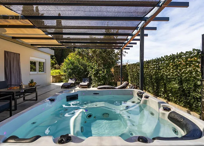 Apartmán Dolores With Terrace & Jacuzzi *