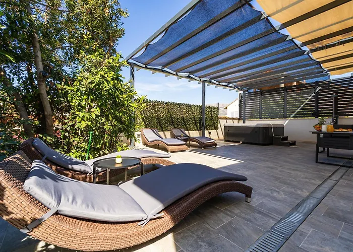 Dolores With Terrace & Jacuzzi *