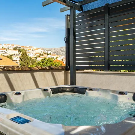 Dolores With Terrace & Jacuzzi *