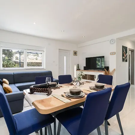 Apartment Dolores With Terrace & Jacuzzi *