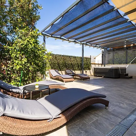 Dolores With Terrace & Jacuzzi *